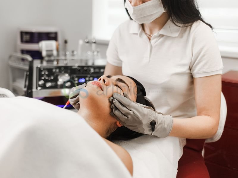 Read more about the article Tingkatkan Kompetensi dengan Jasa Pelatihan Ahli Kecantikan Profesional